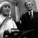 Мать Тереза во время вручения Нобелевской Премии Мира, 1979 г.
